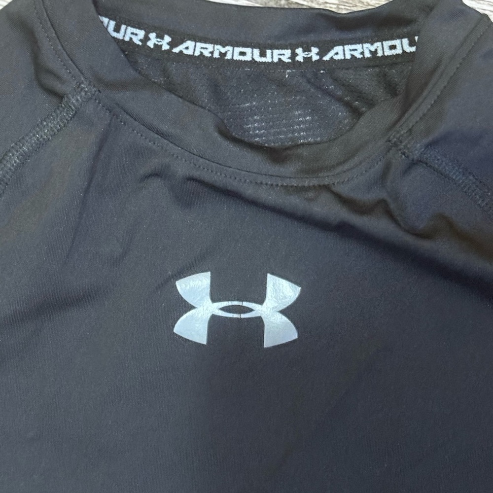 Under Armour Dri Fit - Picture 2 of 3